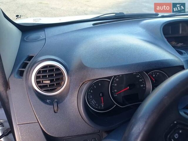 Белый Рено Кенгу, объемом двигателя 1.46 л и пробегом 199 тыс. км за 7300 $, фото 45 на Automoto.ua