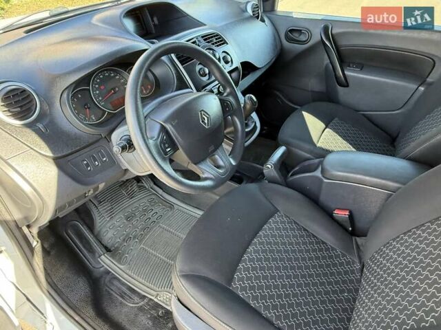 Белый Рено Кенгу, объемом двигателя 1.46 л и пробегом 230 тыс. км за 7300 $, фото 37 на Automoto.ua