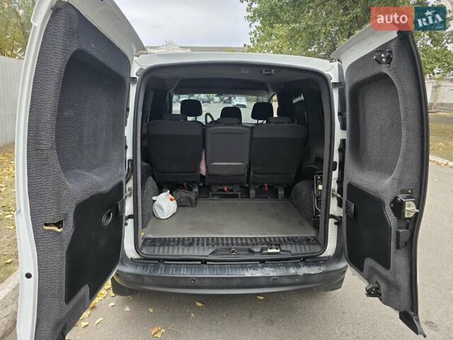 Белый Рено Кенгу, объемом двигателя 1.5 л и пробегом 207 тыс. км за 8800 $, фото 1 на Automoto.ua