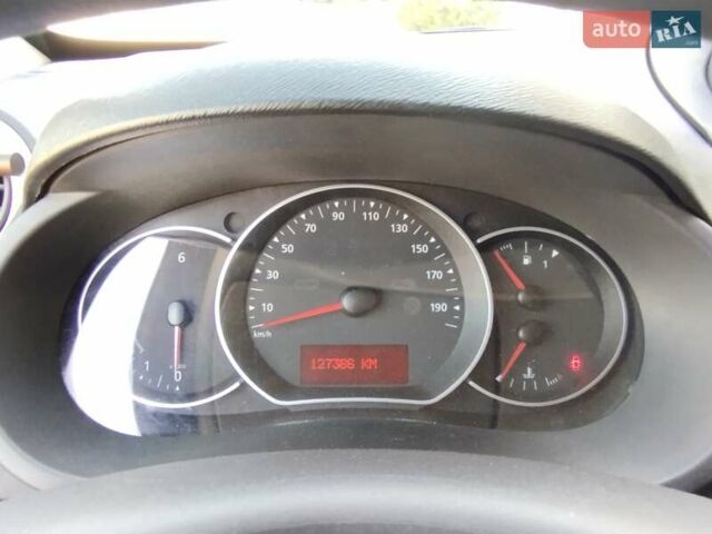 Білий Рено Кєнгу, об'ємом двигуна 1.46 л та пробігом 127 тис. км за 10000 $, фото 6 на Automoto.ua