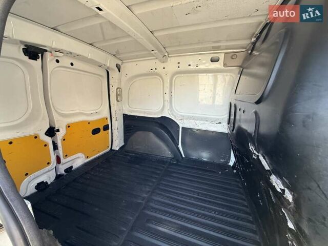 Белый Рено Кенгу, объемом двигателя 1.46 л и пробегом 230 тыс. км за 9499 $, фото 54 на Automoto.ua