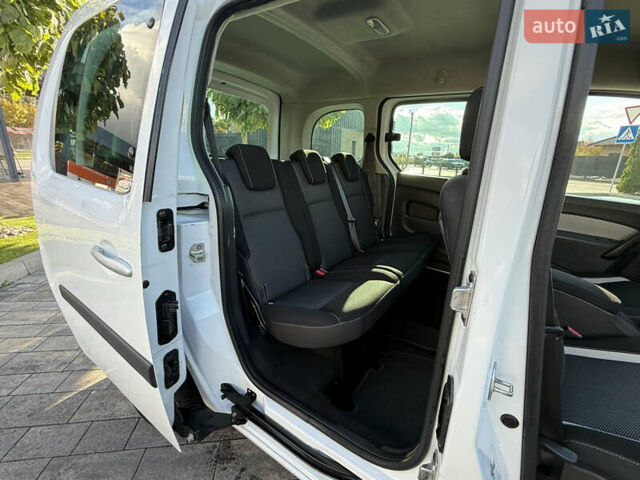 Белый Рено Кенгу, объемом двигателя 1.5 л и пробегом 235 тыс. км за 10900 $, фото 20 на Automoto.ua