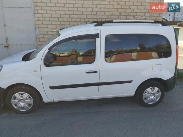 Білий Рено Кєнгу, об'ємом двигуна 1.46 л та пробігом 127 тис. км за 10000 $, фото 5 на Automoto.ua