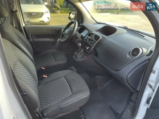 Белый Рено Кенгу, объемом двигателя 1.46 л и пробегом 330 тыс. км за 9500 $, фото 18 на Automoto.ua