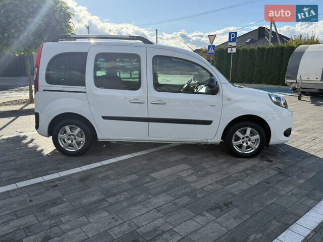 Белый Рено Кенгу, объемом двигателя 1.5 л и пробегом 235 тыс. км за 10900 $, фото 5 на Automoto.ua