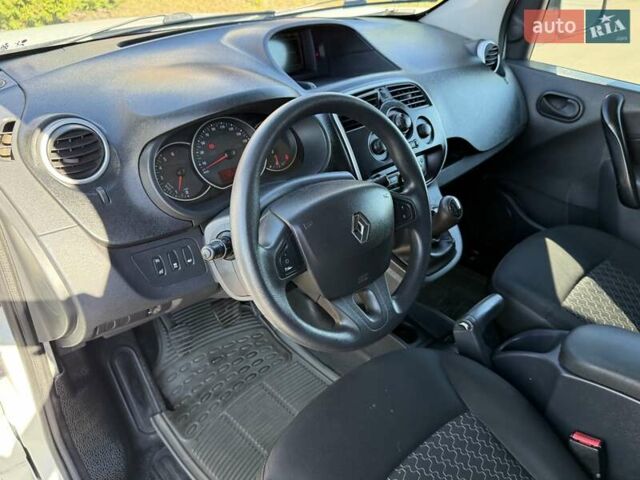 Белый Рено Кенгу, объемом двигателя 1.46 л и пробегом 230 тыс. км за 7300 $, фото 38 на Automoto.ua