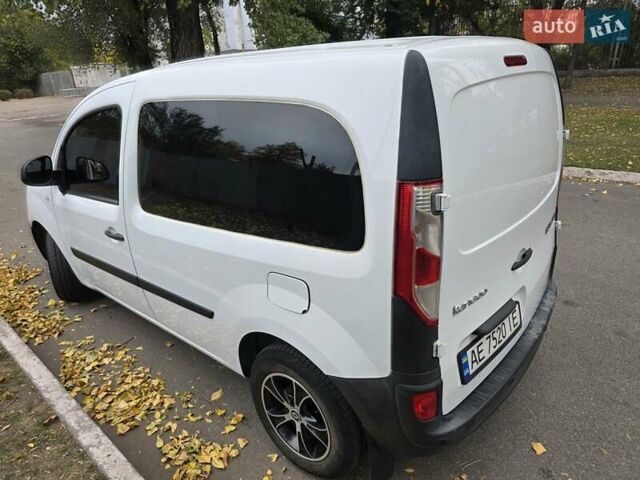 Белый Рено Кенгу, объемом двигателя 1.5 л и пробегом 207 тыс. км за 8800 $, фото 4 на Automoto.ua