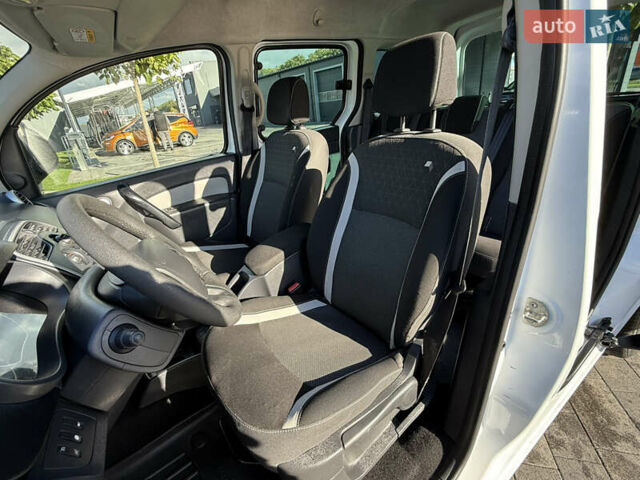 Белый Рено Кенгу, объемом двигателя 1.5 л и пробегом 235 тыс. км за 10900 $, фото 13 на Automoto.ua