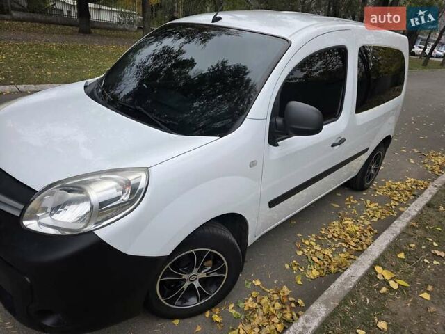 Белый Рено Кенгу, объемом двигателя 1.5 л и пробегом 207 тыс. км за 8800 $, фото 2 на Automoto.ua