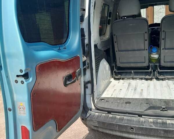 Белый Рено Кенгу, объемом двигателя 1.46 л и пробегом 220 тыс. км за 7500 $, фото 25 на Automoto.ua