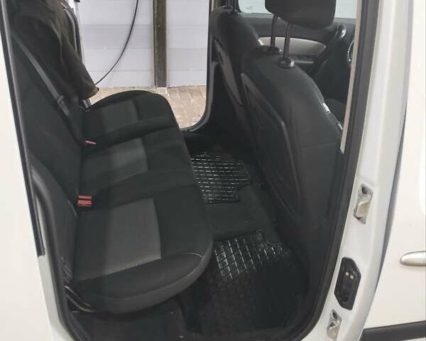 Белый Рено Кенгу, объемом двигателя 1.5 л и пробегом 244 тыс. км за 11200 $, фото 4 на Automoto.ua