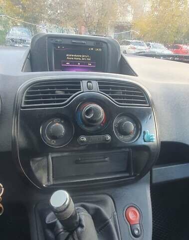 Белый Рено Кенгу, объемом двигателя 1.46 л и пробегом 347 тыс. км за 5500 $, фото 12 на Automoto.ua