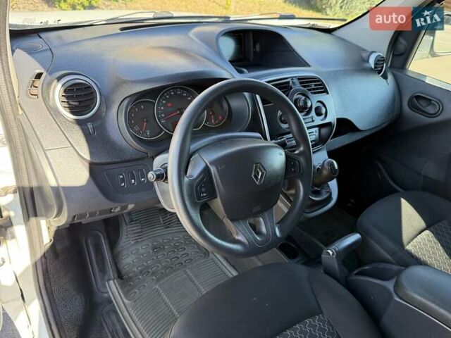 Белый Рено Кенгу, объемом двигателя 1.46 л и пробегом 230 тыс. км за 7300 $, фото 39 на Automoto.ua