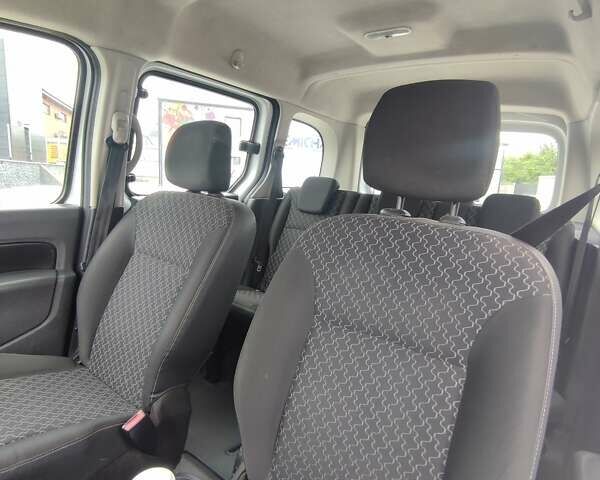 Белый Рено Кенгу, объемом двигателя 1.46 л и пробегом 326 тыс. км за 8800 $, фото 4 на Automoto.ua