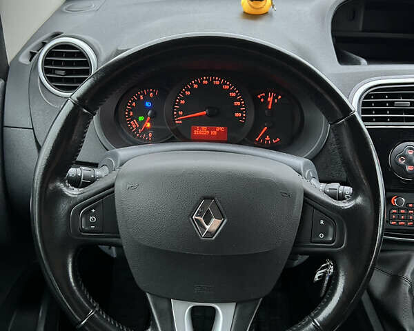 Білий Рено Кєнгу, об'ємом двигуна 1.46 л та пробігом 218 тис. км за 10500 $, фото 11 на Automoto.ua