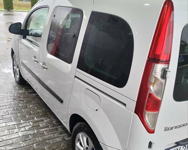 Белый Рено Кенгу, объемом двигателя 1.5 л и пробегом 244 тыс. км за 11200 $, фото 6 на Automoto.ua