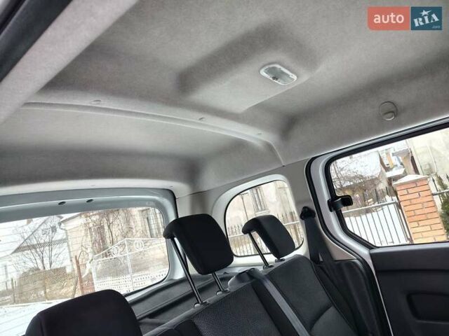 Белый Рено Кенгу, объемом двигателя 1.5 л и пробегом 283 тыс. км за 9500 $, фото 21 на Automoto.ua
