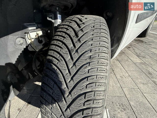 Белый Рено Кенгу, объемом двигателя 1.5 л и пробегом 235 тыс. км за 10900 $, фото 25 на Automoto.ua
