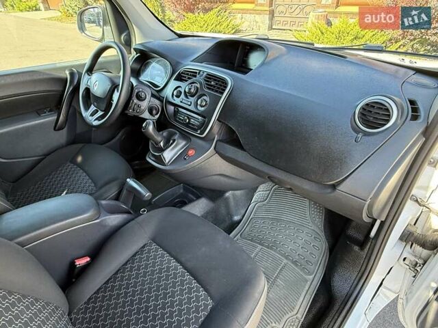 Белый Рено Кенгу, объемом двигателя 1.46 л и пробегом 230 тыс. км за 7300 $, фото 45 на Automoto.ua