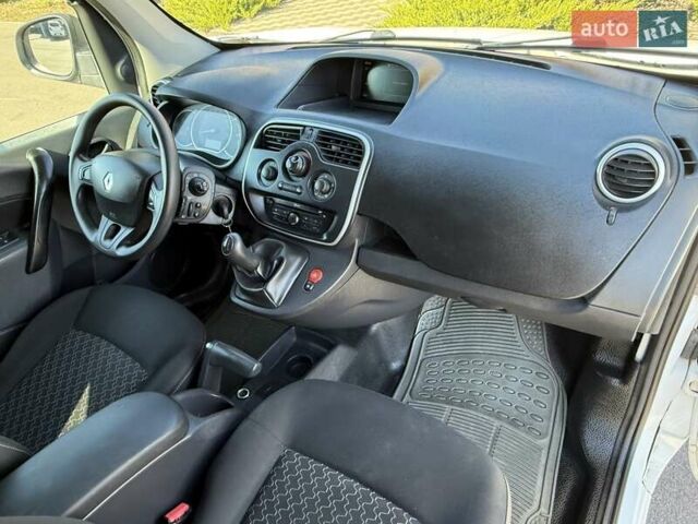 Белый Рено Кенгу, объемом двигателя 1.46 л и пробегом 230 тыс. км за 7300 $, фото 48 на Automoto.ua