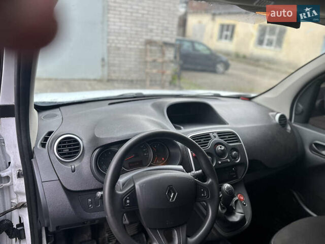 Белый Рено Кенгу, объемом двигателя 1.46 л и пробегом 295 тыс. км за 7500 $, фото 5 на Automoto.ua