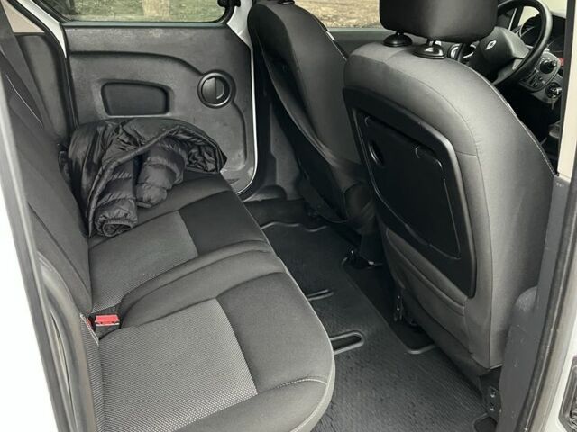 Белый Рено Кенгу, объемом двигателя 0 л и пробегом 250 тыс. км за 9700 $, фото 7 на Automoto.ua