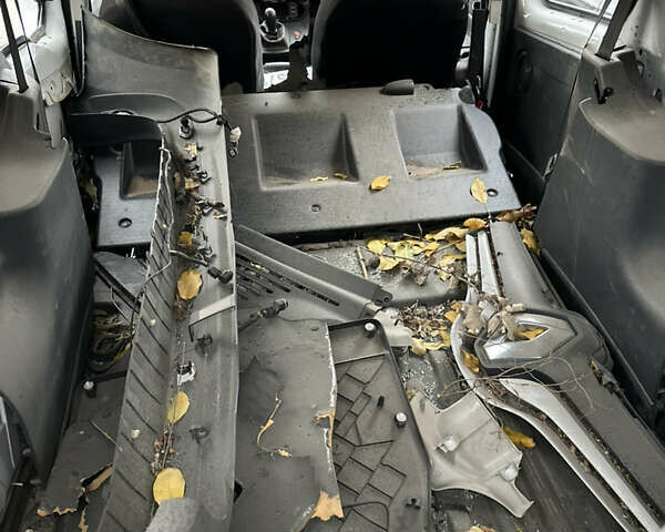 Белый Рено Кенгу, объемом двигателя 1.46 л и пробегом 196 тыс. км за 2800 $, фото 8 на Automoto.ua