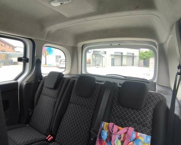 Белый Рено Кенгу, объемом двигателя 1.46 л и пробегом 326 тыс. км за 8800 $, фото 3 на Automoto.ua