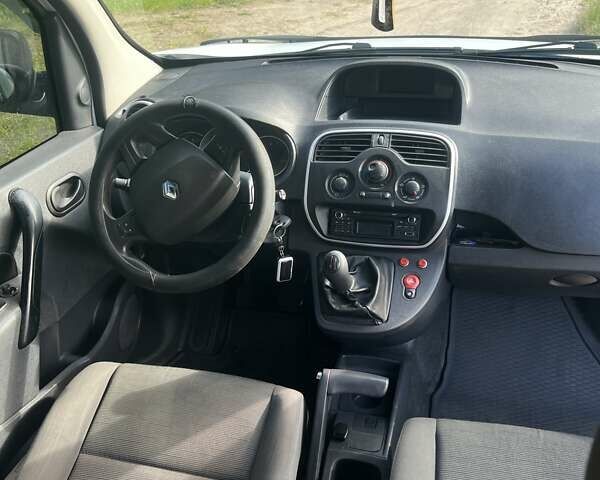 Белый Рено Кенгу, объемом двигателя 1.5 л и пробегом 282 тыс. км за 8400 $, фото 10 на Automoto.ua