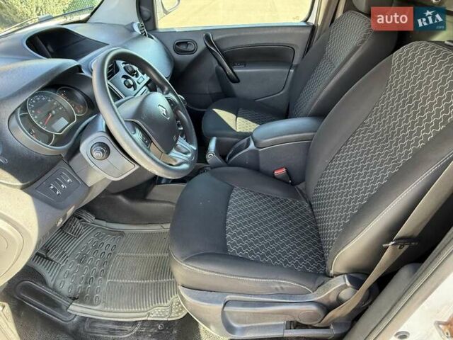 Белый Рено Кенгу, объемом двигателя 1.46 л и пробегом 230 тыс. км за 7300 $, фото 35 на Automoto.ua