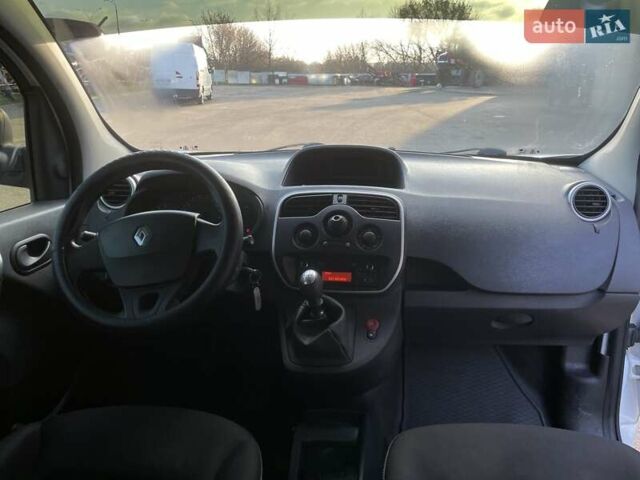 Белый Рено Кенгу, объемом двигателя 1.46 л и пробегом 330 тыс. км за 9500 $, фото 13 на Automoto.ua