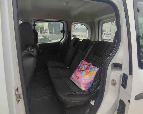 Белый Рено Кенгу, объемом двигателя 1.46 л и пробегом 326 тыс. км за 8800 $, фото 5 на Automoto.ua