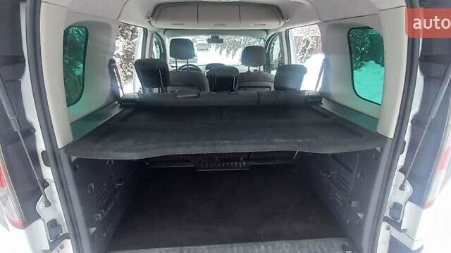 Белый Рено Кенгу, объемом двигателя 1.46 л и пробегом 214 тыс. км за 9500 $, фото 40 на Automoto.ua