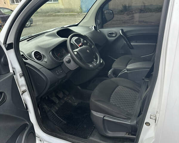 Белый Рено Кенгу, объемом двигателя 1.46 л и пробегом 295 тыс. км за 7500 $, фото 7 на Automoto.ua