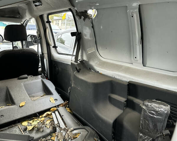 Белый Рено Кенгу, объемом двигателя 1.46 л и пробегом 196 тыс. км за 2800 $, фото 10 на Automoto.ua