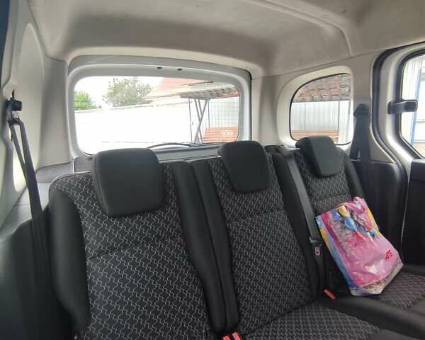 Белый Рено Кенгу, объемом двигателя 1.46 л и пробегом 326 тыс. км за 8800 $, фото 1 на Automoto.ua