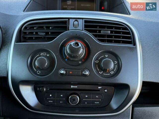 Белый Рено Кенгу, объемом двигателя 1.46 л и пробегом 230 тыс. км за 7300 $, фото 50 на Automoto.ua