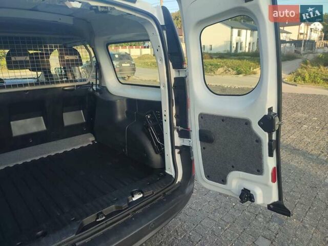 Білий Рено Кєнгу, об'ємом двигуна 1.5 л та пробігом 198 тис. км за 10600 $, фото 26 на Automoto.ua