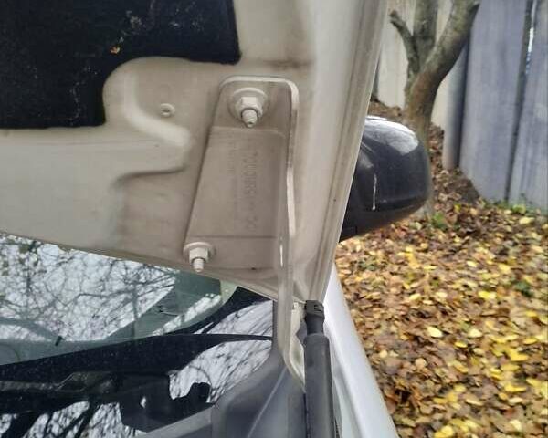 Белый Рено Кенгу, объемом двигателя 1.5 л и пробегом 244 тыс. км за 11200 $, фото 14 на Automoto.ua