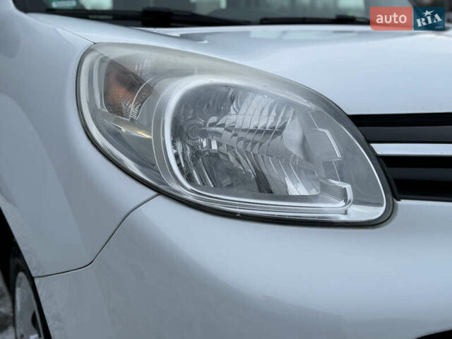 Білий Рено Кєнгу, об'ємом двигуна 1.5 л та пробігом 210 тис. км за 11600 $, фото 6 на Automoto.ua