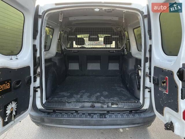 Белый Рено Кенгу, объемом двигателя 1.46 л и пробегом 330 тыс. км за 9500 $, фото 10 на Automoto.ua