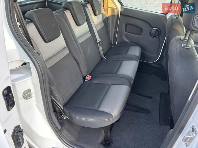 Білий Рено Кєнгу, об'ємом двигуна 1.5 л та пробігом 203 тис. км за 11450 $, фото 19 на Automoto.ua