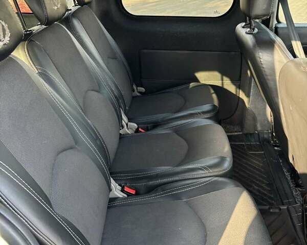 Білий Рено Кєнгу, об'ємом двигуна 1.46 л та пробігом 410 тис. км за 7500 $, фото 12 на Automoto.ua