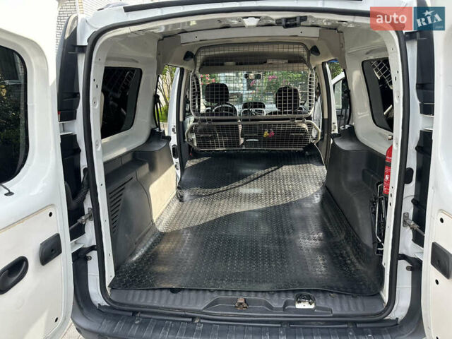 Белый Рено Кенгу, объемом двигателя 1.46 л и пробегом 134 тыс. км за 13500 $, фото 7 на Automoto.ua