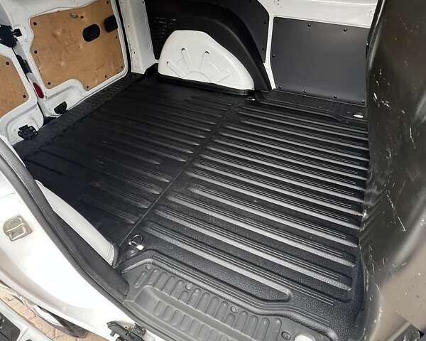 Білий Рено Кєнгу, об'ємом двигуна 1.46 л та пробігом 240 тис. км за 8500 $, фото 15 на Automoto.ua