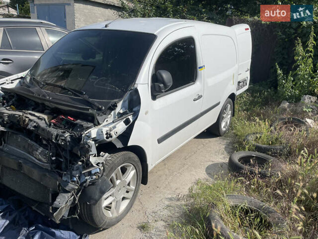 Білий Рено Кєнгу, об'ємом двигуна 1.5 л та пробігом 121 тис. км за 3499 $, фото 2 на Automoto.ua