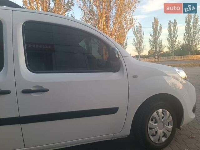 Белый Рено Кенгу, объемом двигателя 1.46 л и пробегом 109 тыс. км за 9700 $, фото 53 на Automoto.ua