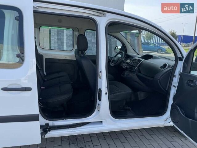 Белый Рено Кенгу, объемом двигателя 0 л и пробегом 75 тыс. км за 8800 $, фото 30 на Automoto.ua