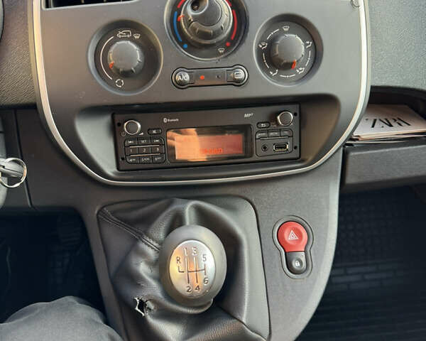 Белый Рено Кенгу, объемом двигателя 1.5 л и пробегом 211 тыс. км за 9000 $, фото 26 на Automoto.ua