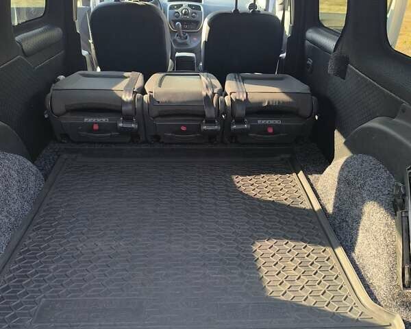 Білий Рено Кєнгу, об'ємом двигуна 1.46 л та пробігом 179 тис. км за 10500 $, фото 17 на Automoto.ua